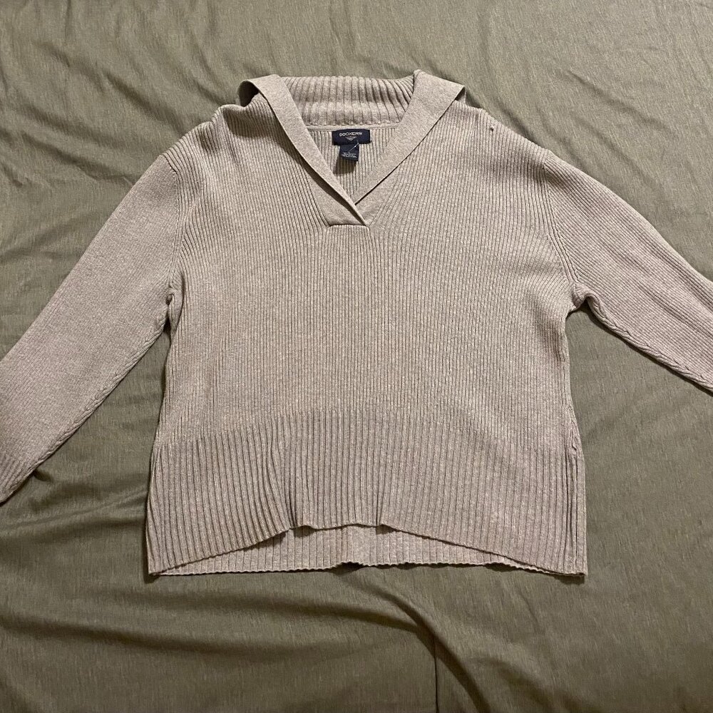 Gray ribbed sweater